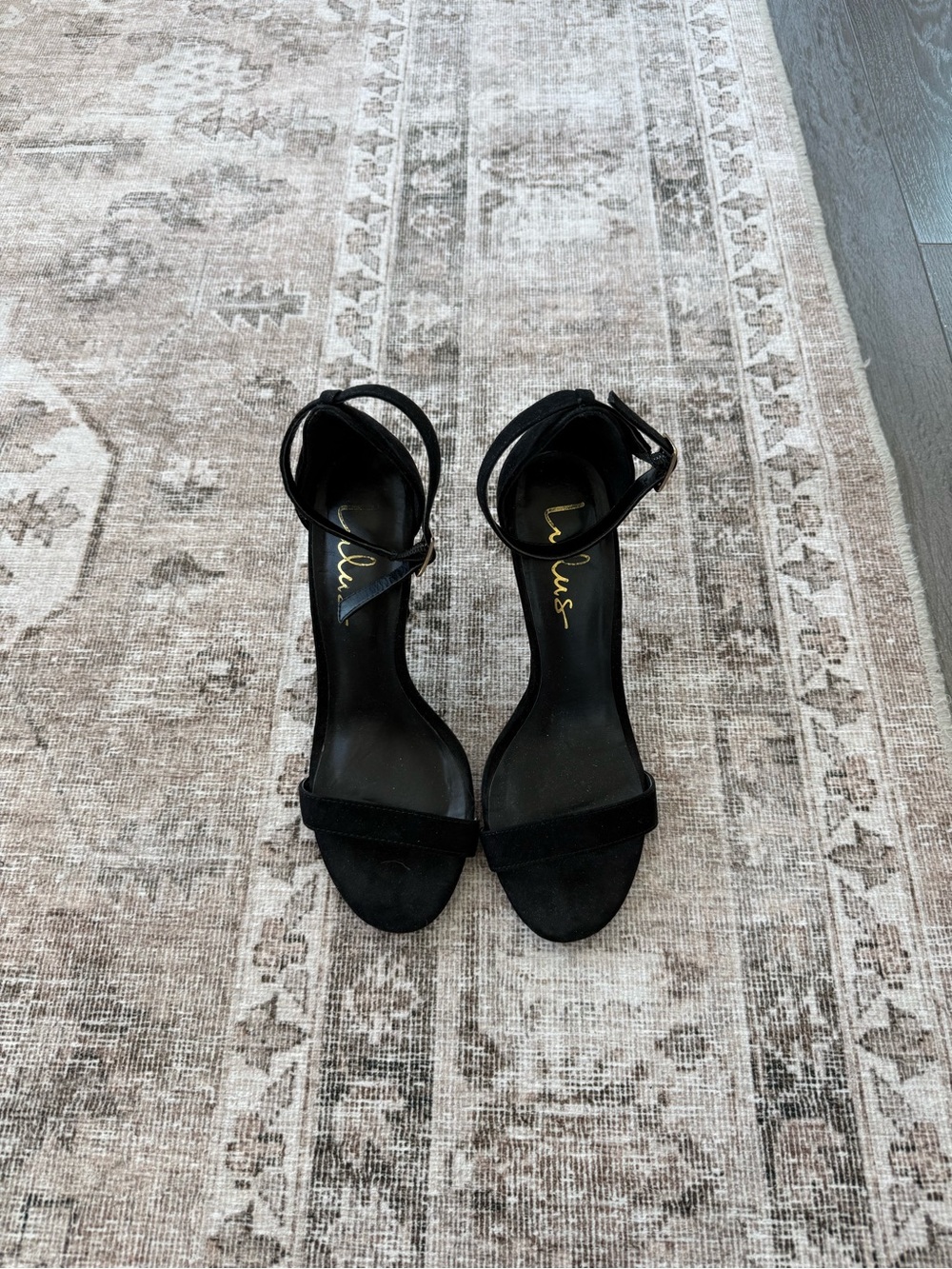 Black lulu’s heels
